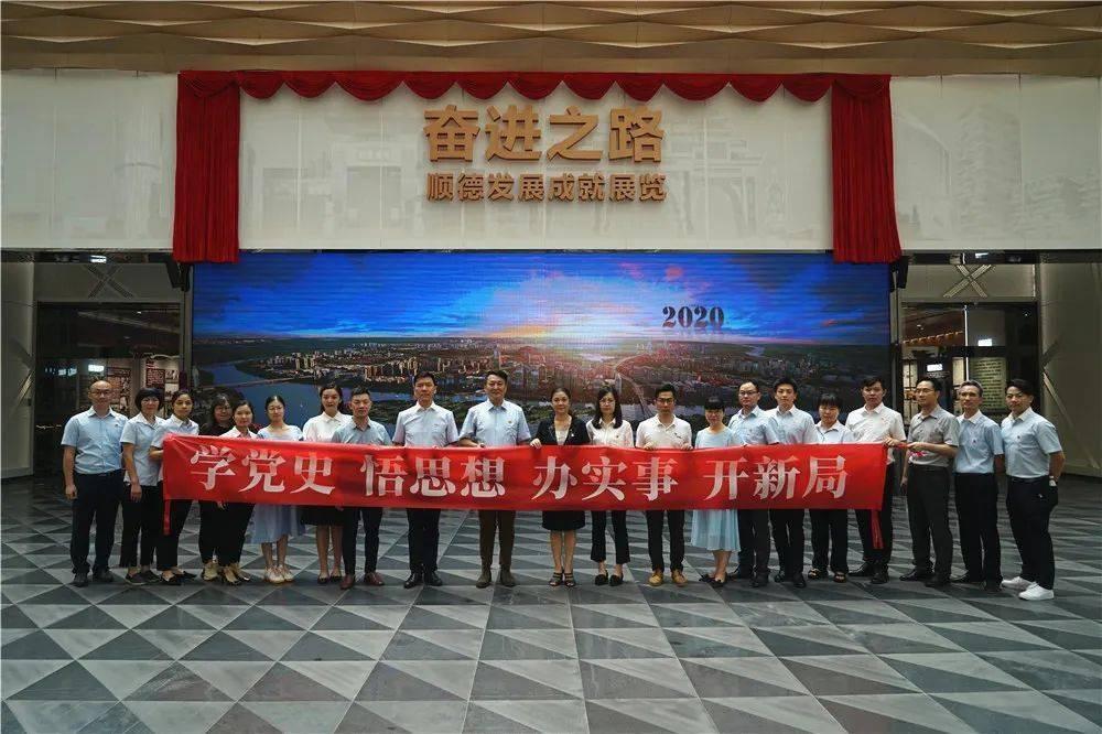 厨师长教“凉拌紫甘蓝”的家常做法，好吃又好做，刚上桌就抢光了游戏画面